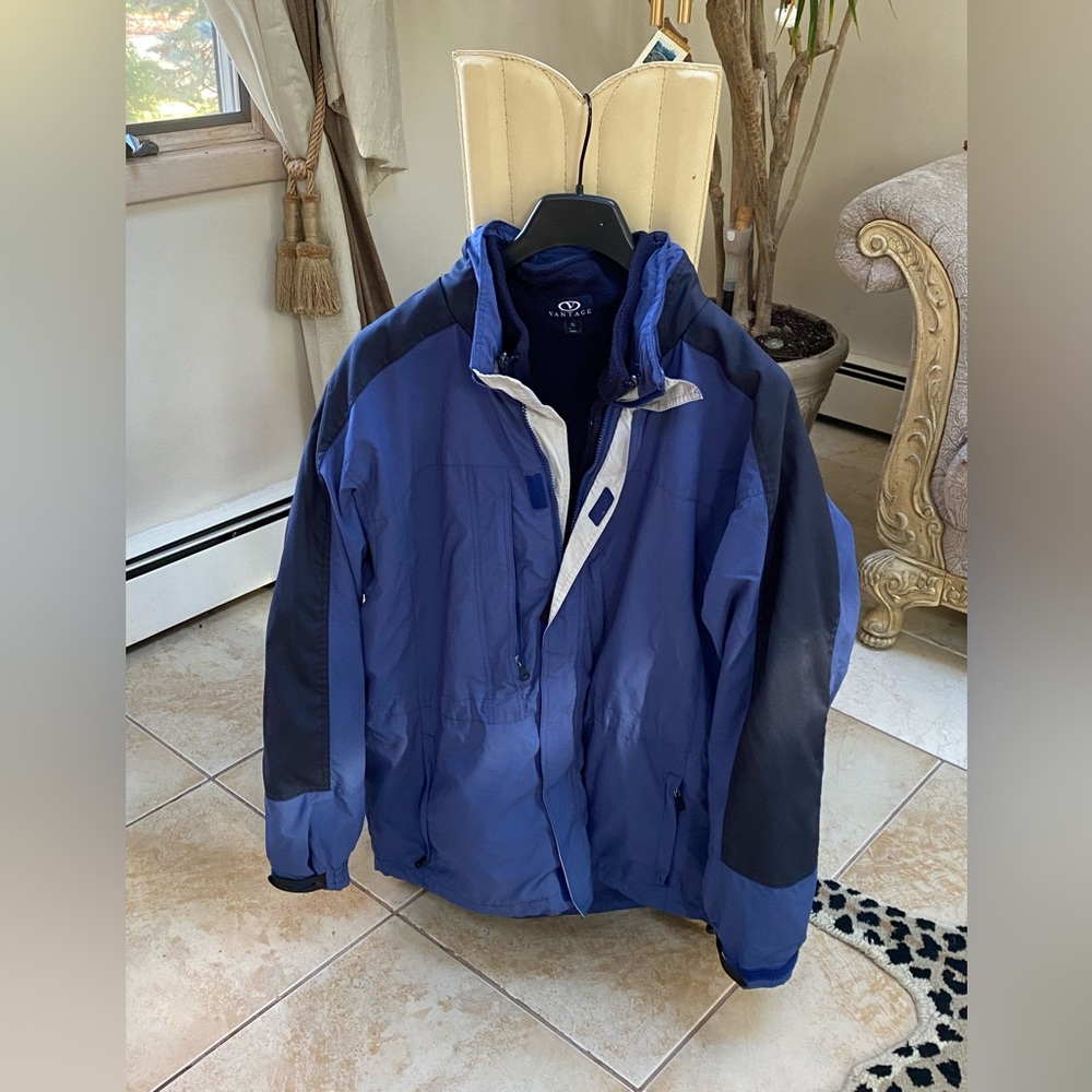 Mens winter jacket Vantage size XL WARM AND COMFY